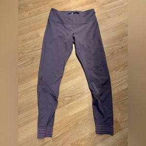 Yogalicious purple leggings~medium women’s